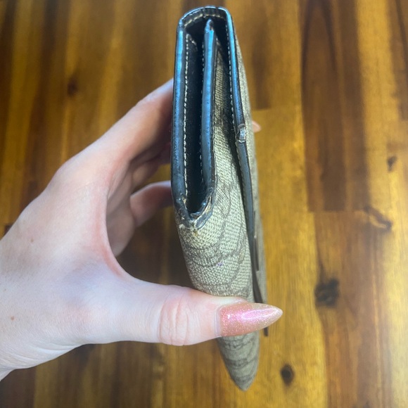 Gucci Canvas Monogram Clutch Wallet - Picture 4 of 11